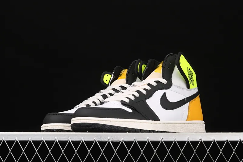 All categories Air Jordan Jordan series basketball shoes Air Jordan 1 High H version Air Jordan 1 Retro High OG AJ1 Joe 1 fluorescent yellow green Gaobang basketball shoes 555088-118